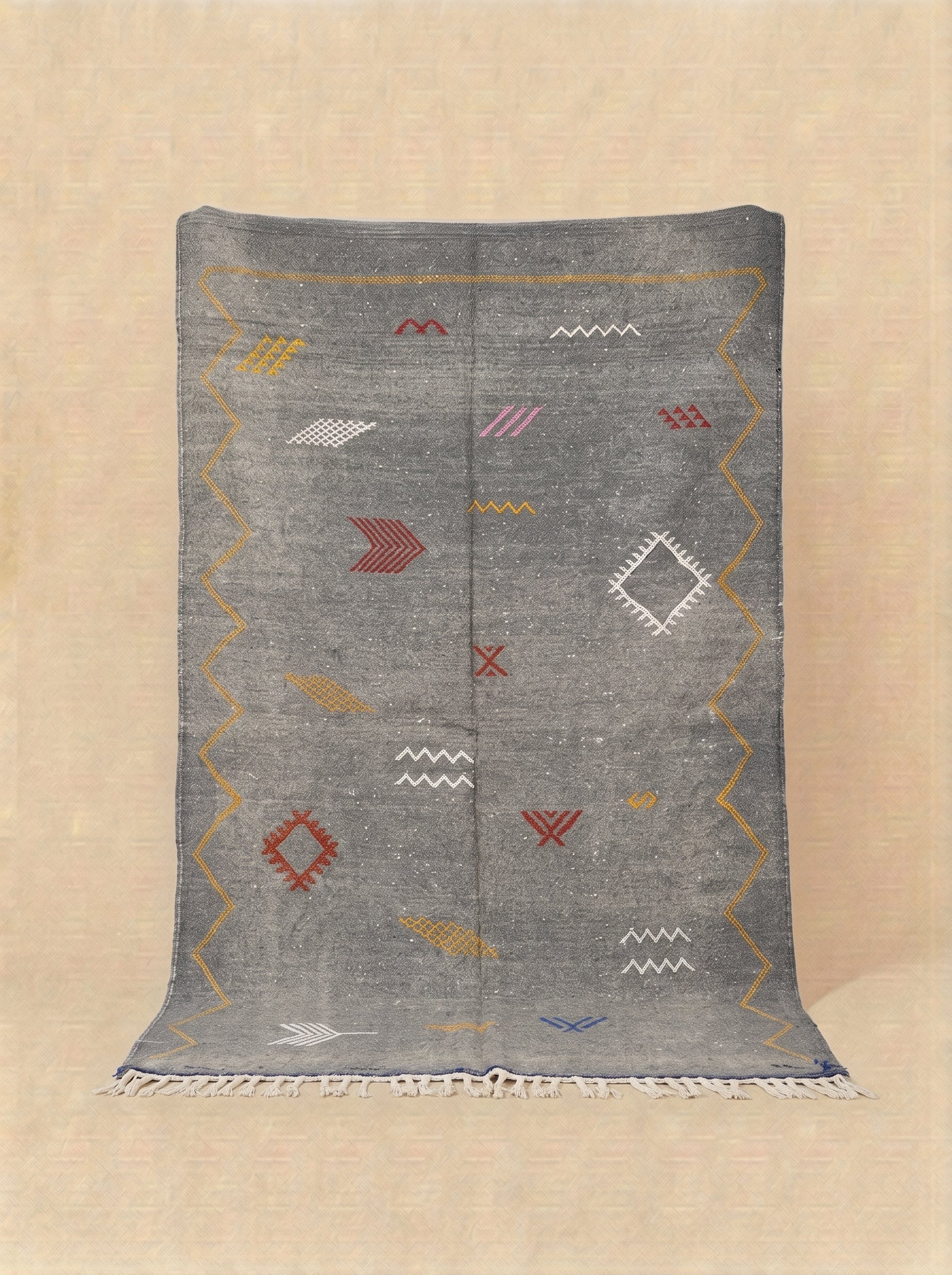 Handwoven Moroccan Sabra Cactus Silk Rug - Vibrant Grey (150x90 cm)